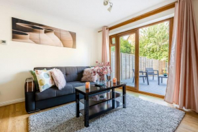 Cozy Family-Friendly House (3mins from Erith and Slade Green station)